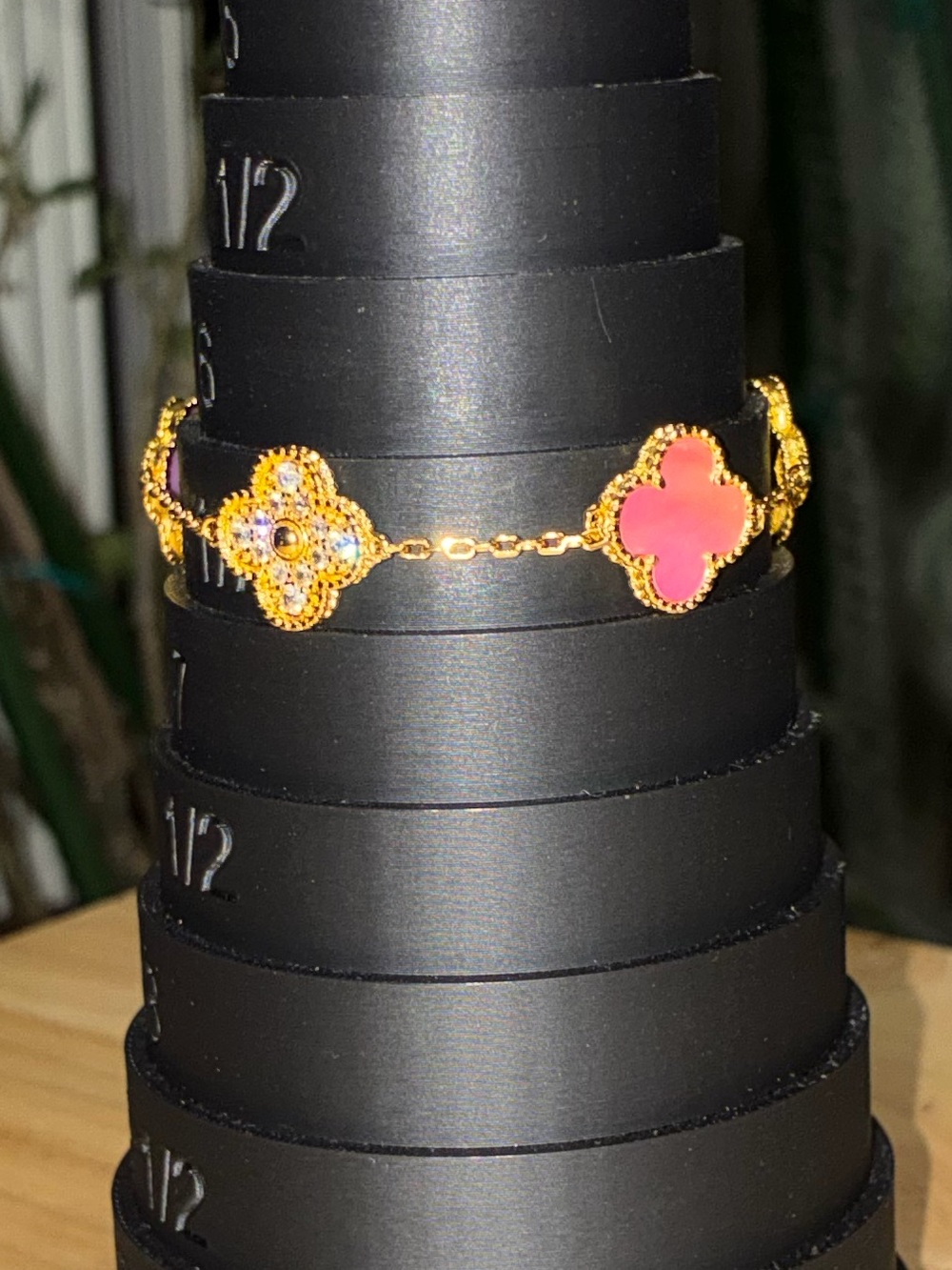 Gold Stainless Steel Four-Leaf Clover Bracelet | Pink